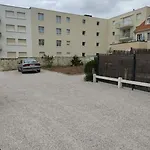 Apartamento à 300m De La Avec Parking Privé