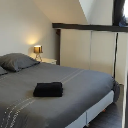 à 300m De La Avec Parking Privé Apartamento